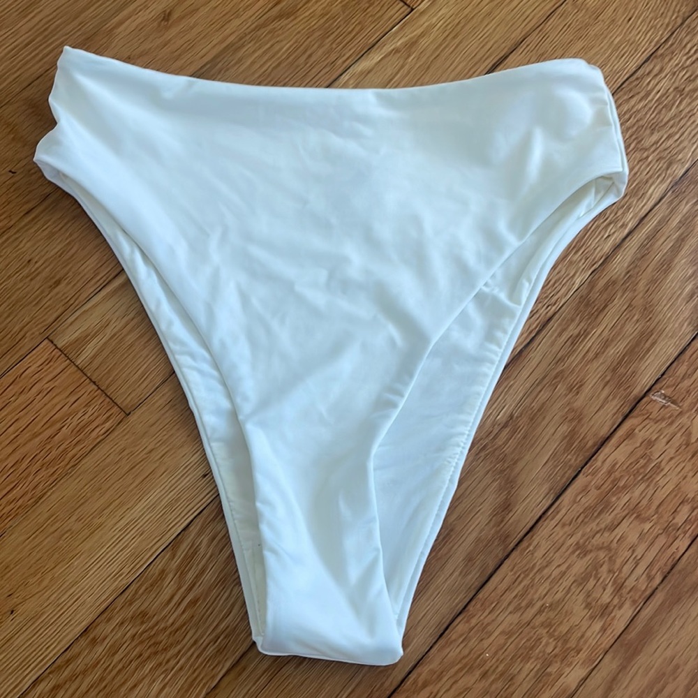 SKIMS SOLD OUT WHITE HIGH WAISTED BIKINI BOTTOMS XS